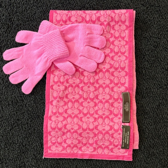 ** CHRISTMAS SPECIAL ** COACH Scarf - Picture 10 of 10